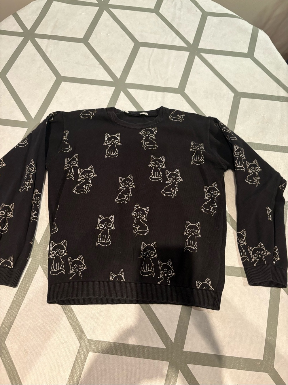 3/15$ Black Cat Print Sweatshirt